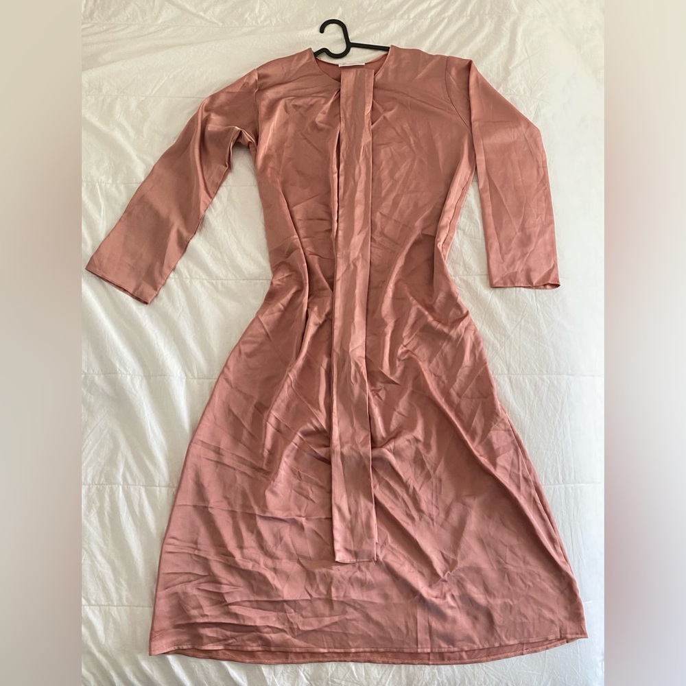 Rose Closed Abaya (with belt)